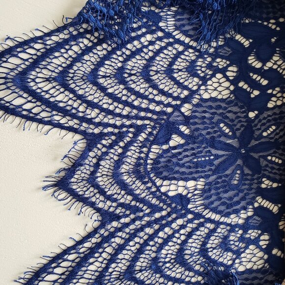 Cobalt Blue Lace Top Size Medium - Picture 7 of 7